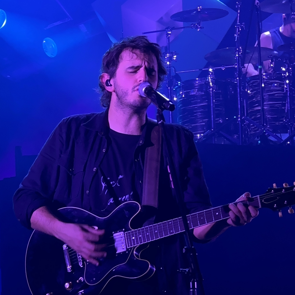 Crowd at a Morat show
